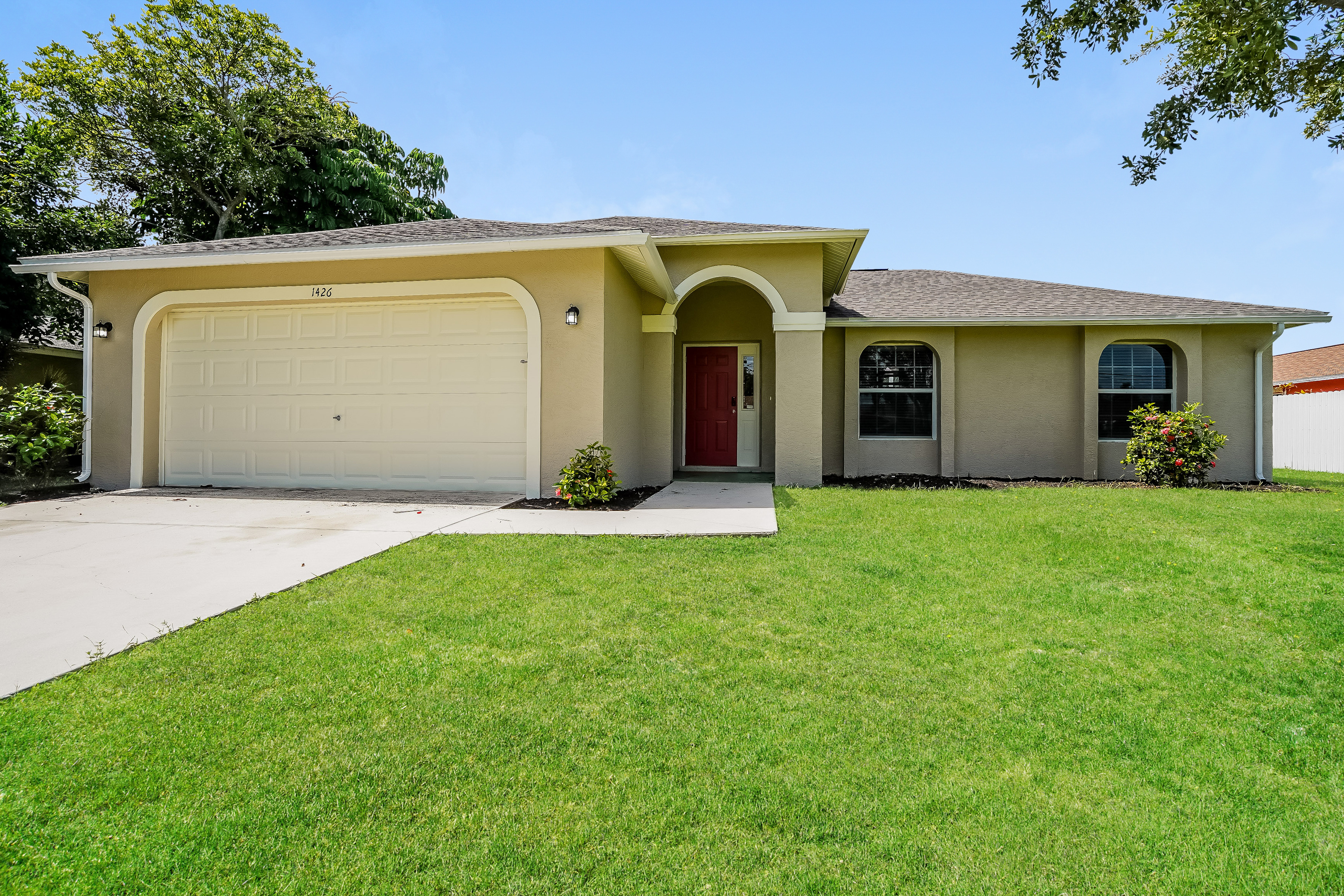 1426 SE 23rd Ter Cape Coral, FL 33990
